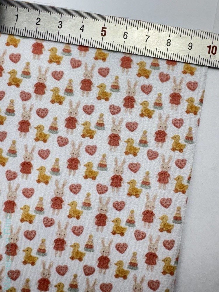 Зайцы и игрушки