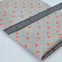 Розы в ромбах на французском сером