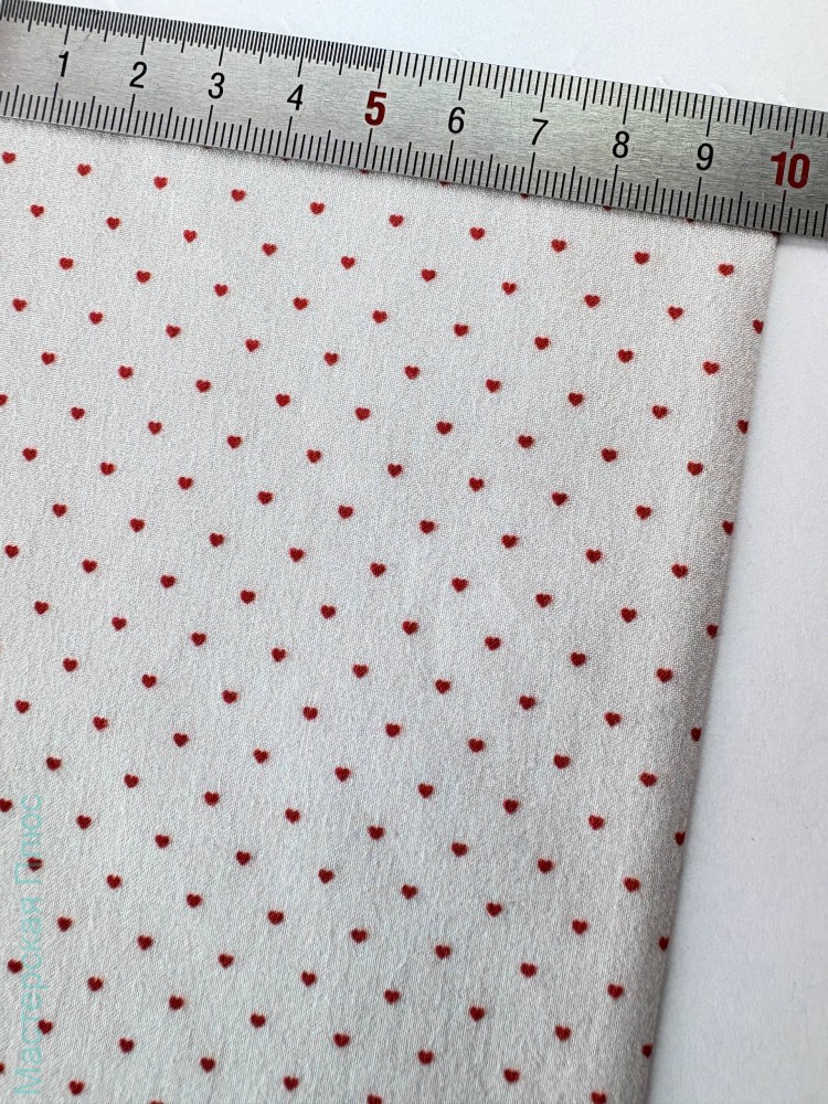 Сердечки красные на св сером