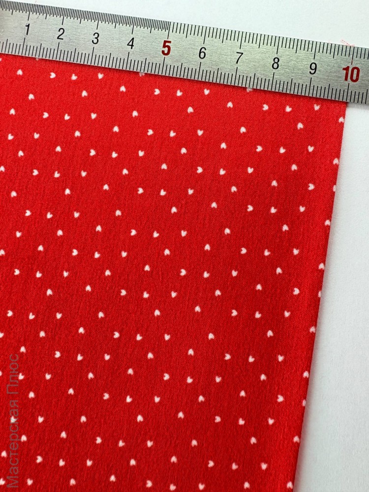 Сердечки белые на красном