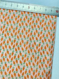 Морковка на розовом