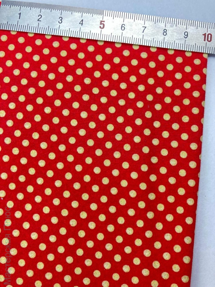 Горошек на красном